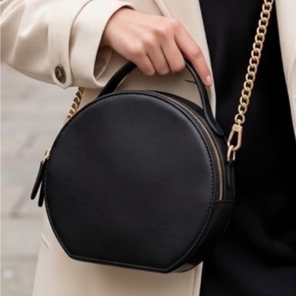Modern Black Round Crossbody with Gold Chain